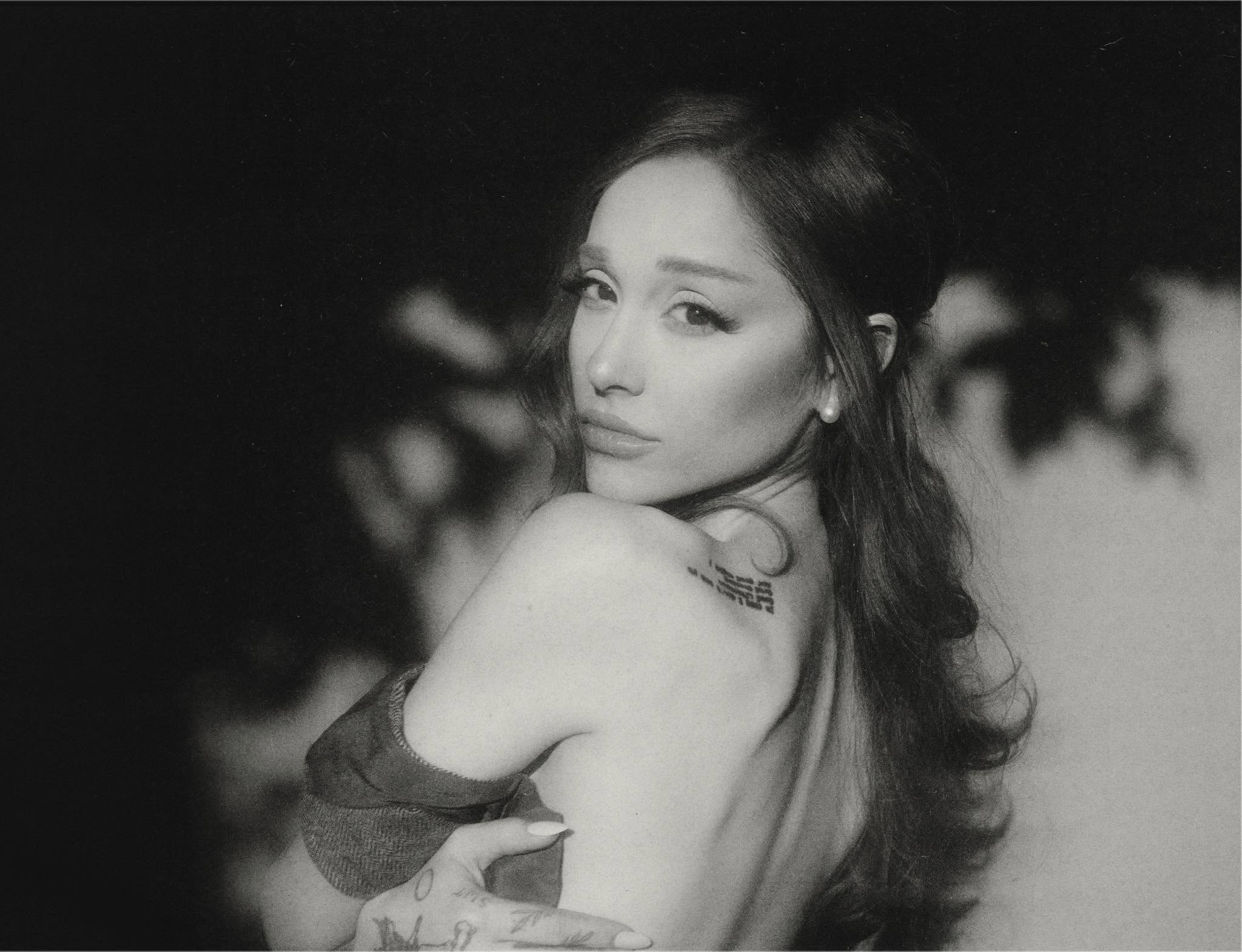 «Petal»: la armadura de pétalos de Ariana