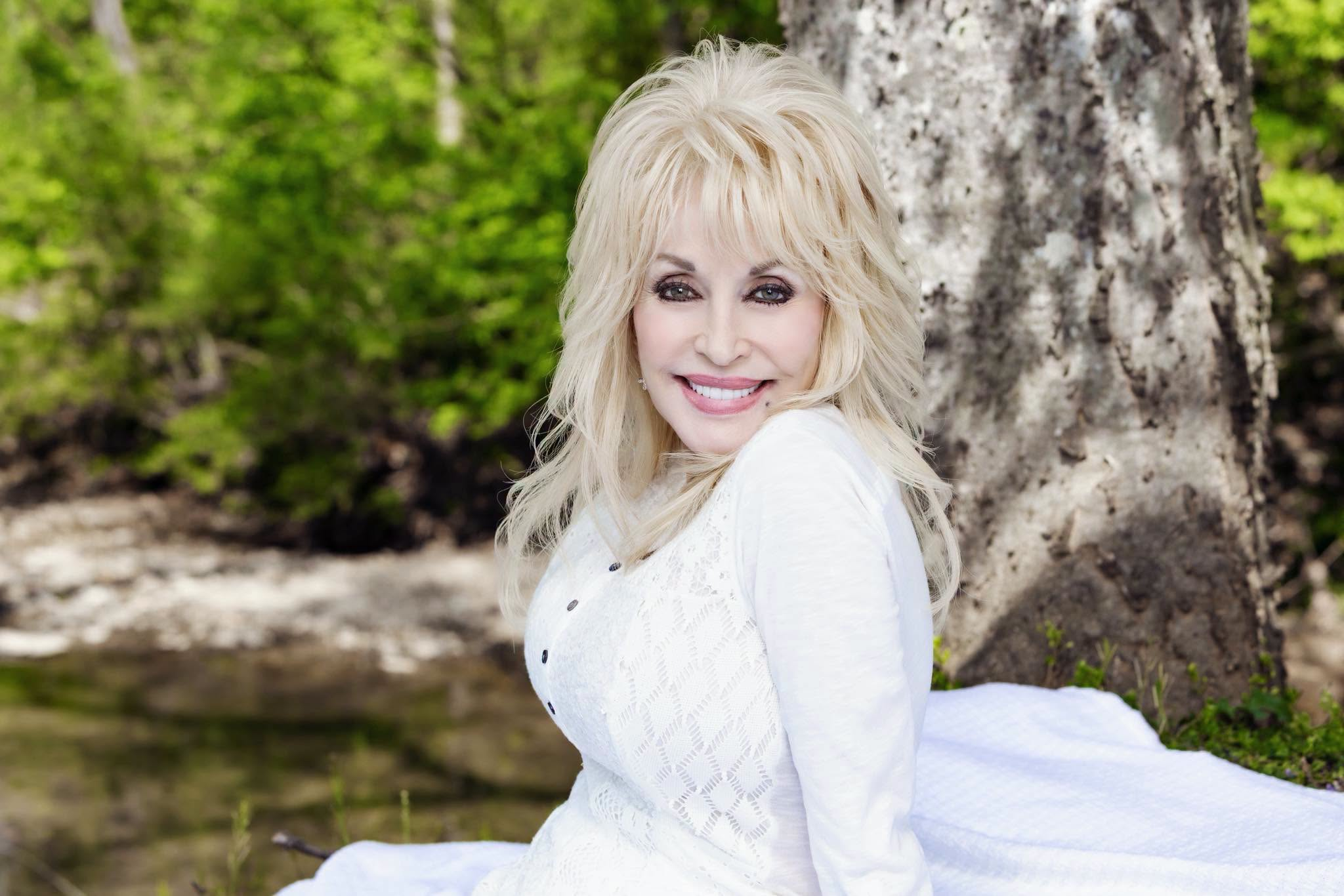 Dolly Parton, el ángel country con alas de mariposa