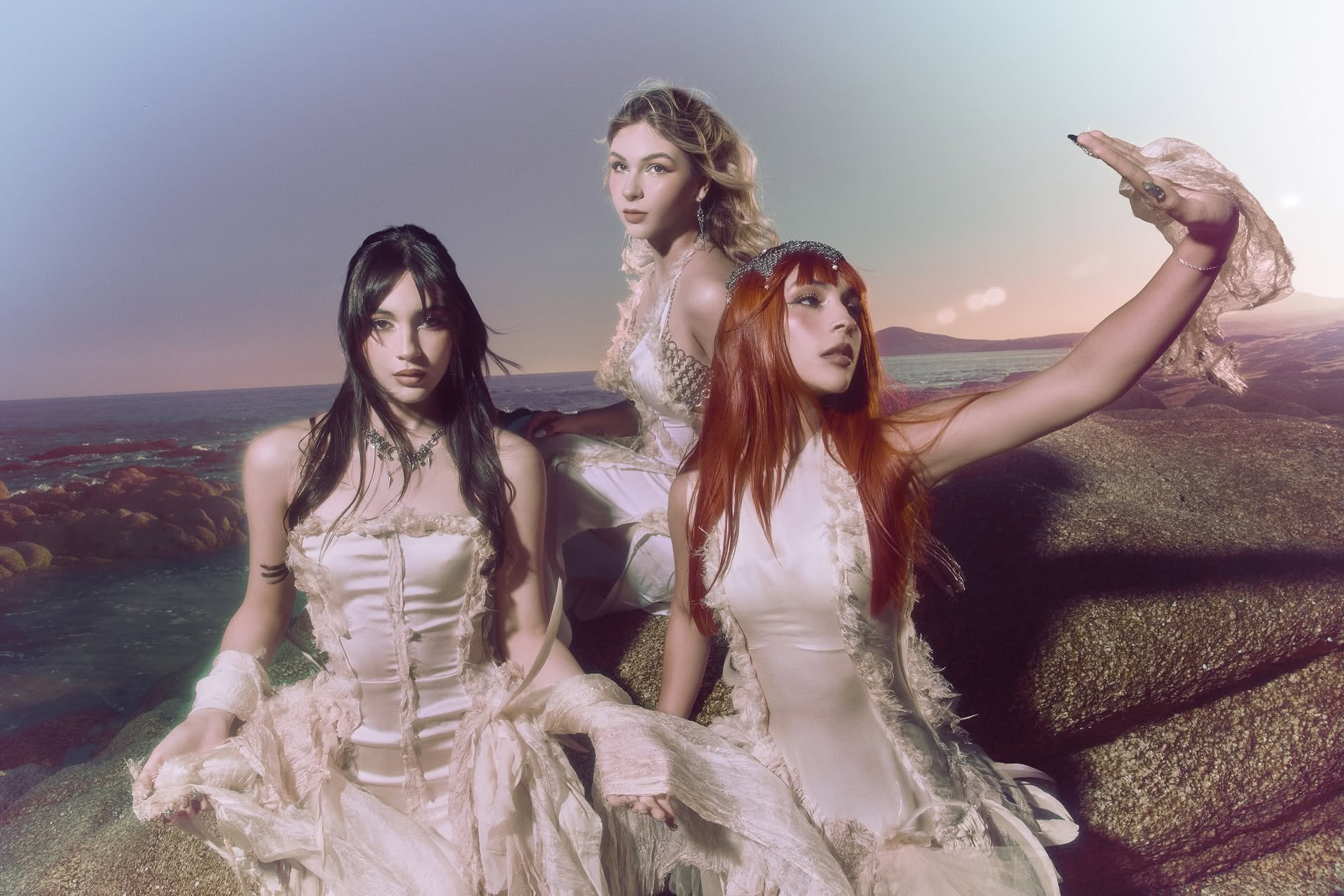 «Everything’s Falling»: el Ritual reconstructivo de The Warning 